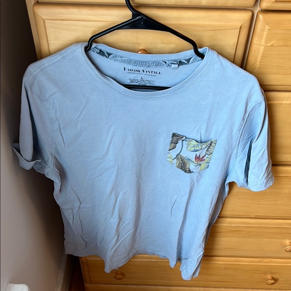 Fashion Vintage Light Blue T-Shirt with Patterned Pocket
